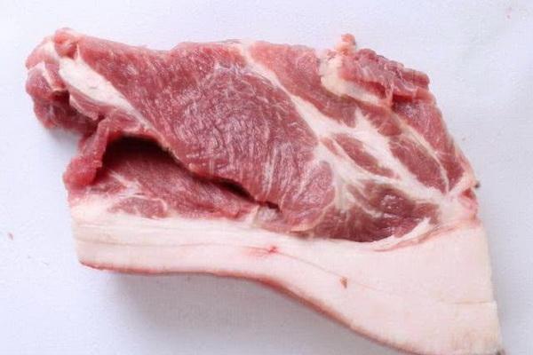 买猪肉时,选前腿肉还是后腿肉?屠夫:这样选准没错,懂了吗?
